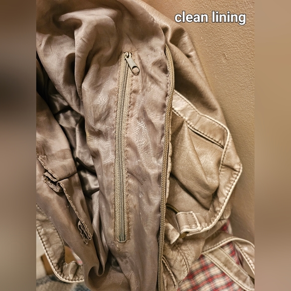 Vegan leather look crossbody tote messenger bag - Picture 8 of 9